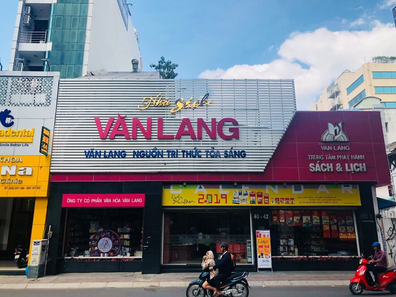 Nhà sách Văn Lang