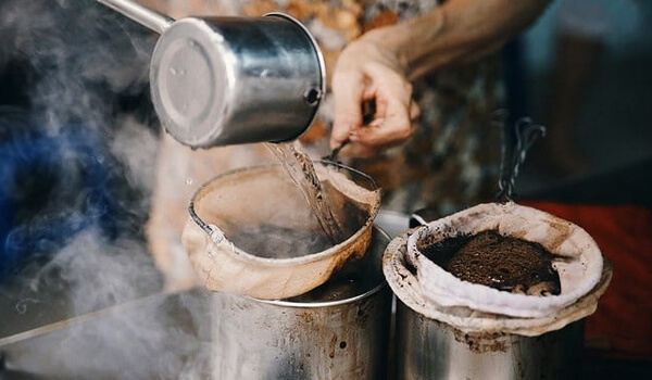 Cà phê vợt là gì? Hướng dẫn pha cafe vợt đúng vị Sài Gòn xưa