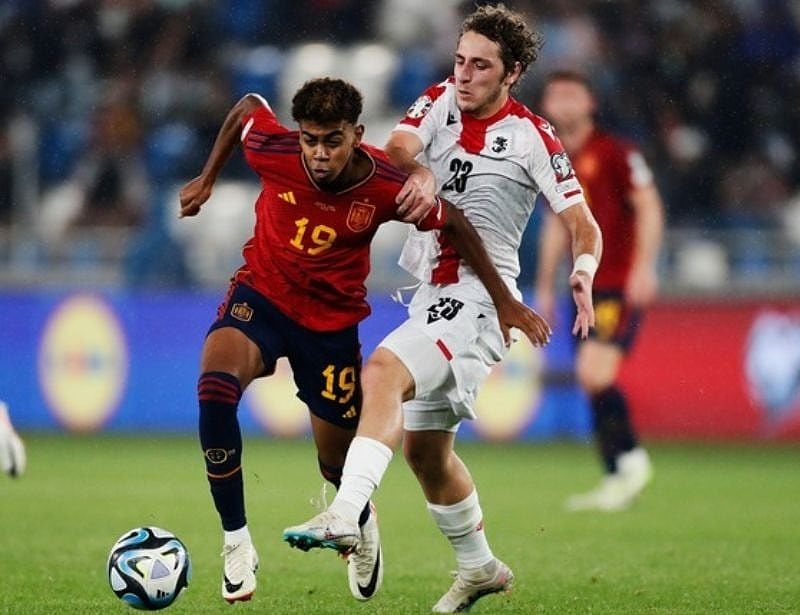 Hậu Vệ Là Gì? Tất Tần Tật Về Vị Trí Quan Trọng Trong Bóng Đá - Rangers Việt Nam